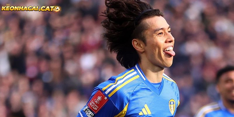 Ao Tanaka đang được Man Utd để mắt