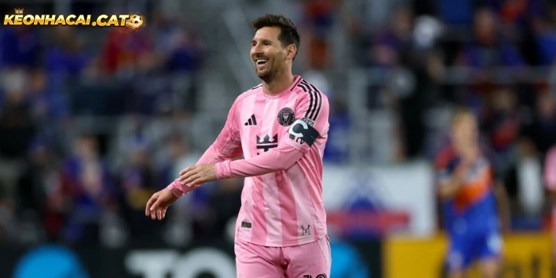 Cầu thủ Messi đang tập luyện mạnh mẽ